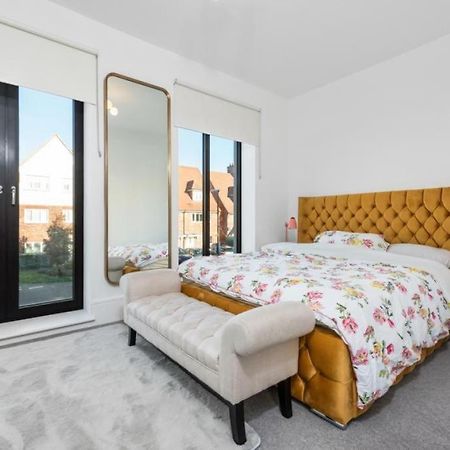 Amazing New Built Townhouse With Garden In London Vila Hendon Exterior foto