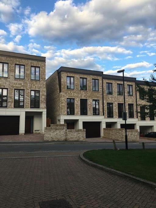 Amazing New Built Townhouse With Garden In London Vila Hendon Exterior foto