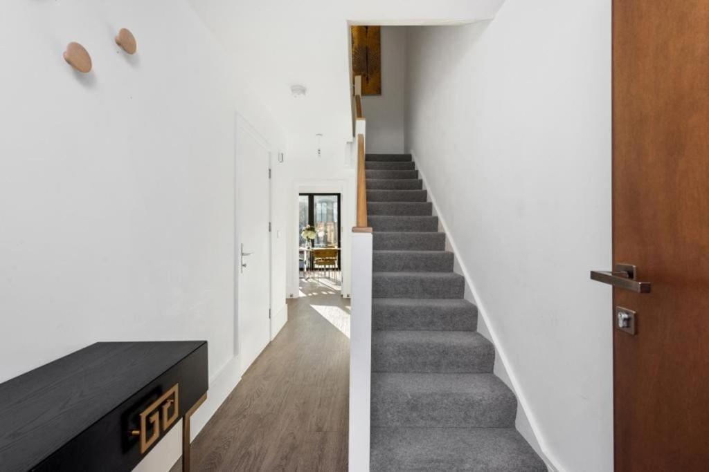 Amazing New Built Townhouse With Garden In London Vila Hendon Exterior foto