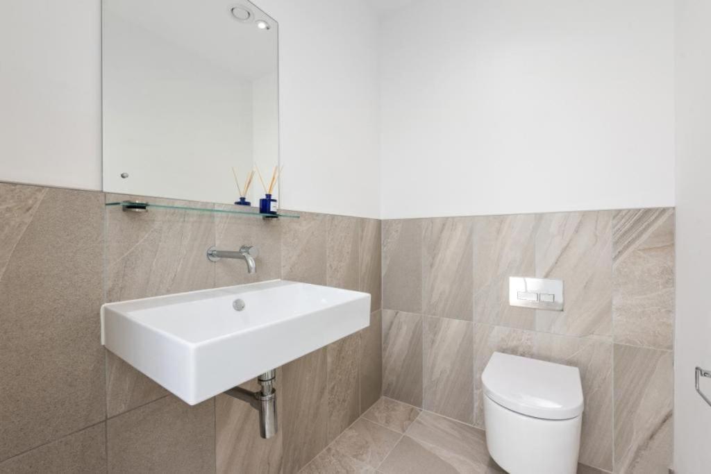 Amazing New Built Townhouse With Garden In London Vila Hendon Exterior foto