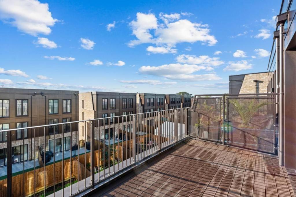 Amazing New Built Townhouse With Garden In London Vila Hendon Exterior foto