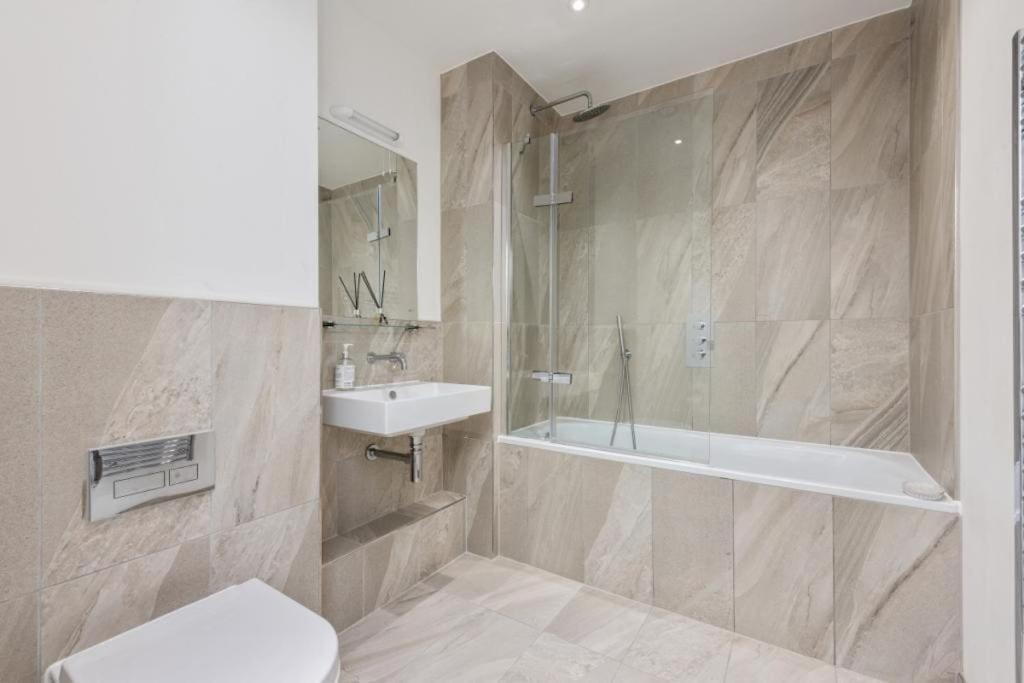 Amazing New Built Townhouse With Garden In London Vila Hendon Exterior foto